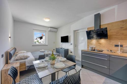 Coastal Countryside Oasis Apartment Deni - Happy Rentals