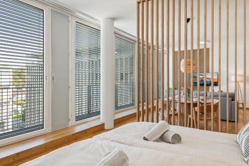 Foto COMFORT HOMES - Premium Apartments - 15' Lucerne - Washer & Dryer - Public Transport - Parking 4