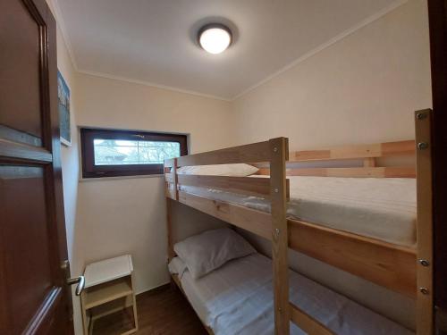 two bunk beds in a room with a window at Balaton Breeze Retreat in Balatonfüred