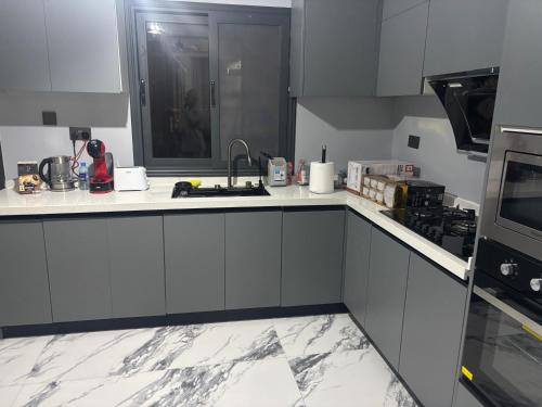 Executive Luxury 2BR Ocean View, Pool & Gym, Bijilo (tarifs actualisés ...