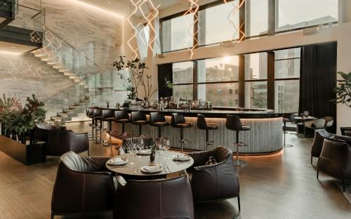 a restaurant with tables and chairs and a bar at Alexander, Member of The Leading Hotels of the World in Mexico City