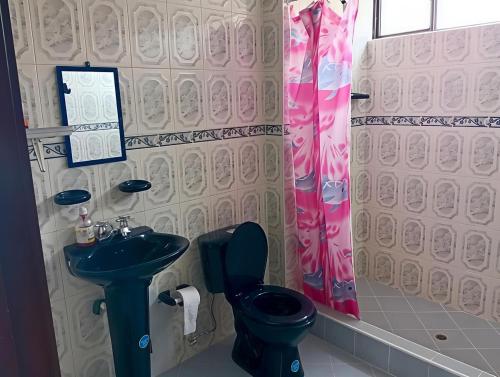 a bathroom with a sink and a toilet and a shower at Casa Finca de verano in Chachagüí