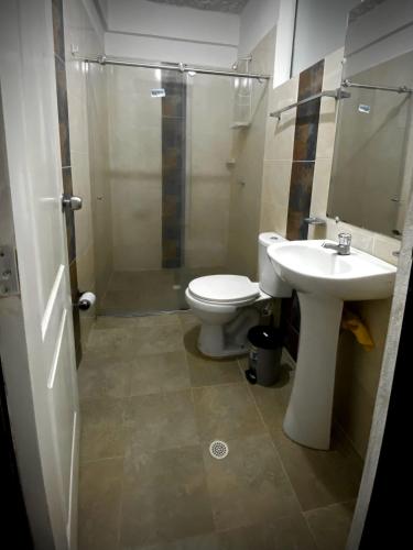 a bathroom with a toilet and a sink and a shower at Palmeras 2 palestina caldas in Manizales