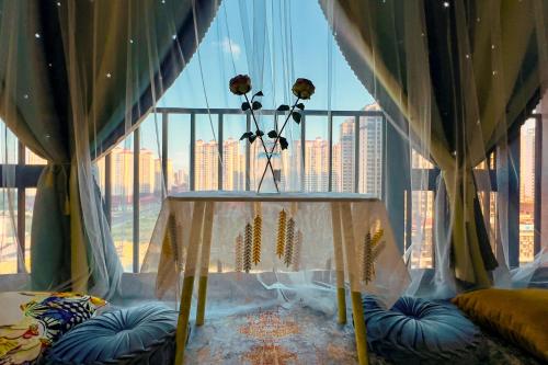 a room with a table with flowers in a window at Luke Cloud RSJA-s store in Gongche