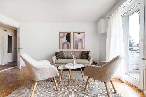 a living room with a couch and chairs and a table at COZY 1 !Gratis Parken, Free Parking! in Weinfelden