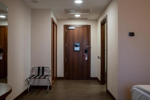Hilton Garden Inn Astana — Photo of the whole room