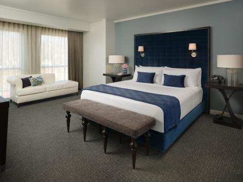 a large bedroom with a large bed and a couch at The Fontaine in Kansas City