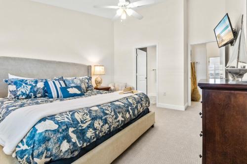 a bedroom with a bed and a ceiling fan at Cape Crossing 104 in Merritt Island