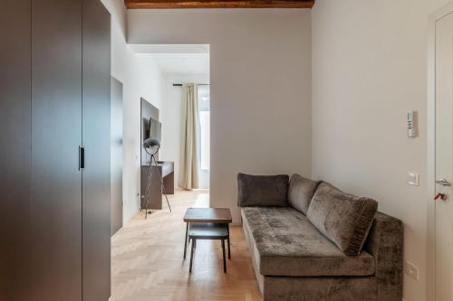 JOIVY Large 6-Bed Stay with Terrace near the Colosseum