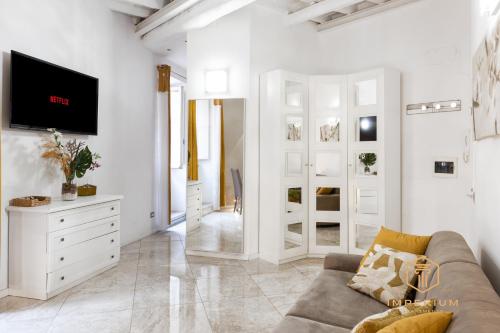 Castel Sant'Angelo Luxury Apt - Historic center, luxury design, 2-4 pax, A-C