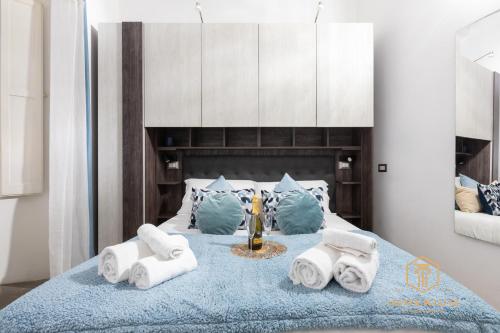 Castel Sant'Angelo Luxury Apt - Historic center, luxury design, 2-4 pax, A-C