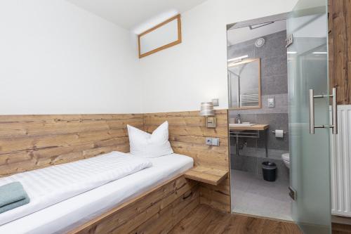 a small bathroom with a bed and a shower at Garni Stefani in Vent