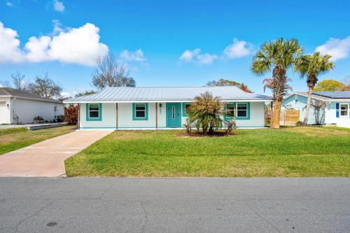 a home with a blue and white house at 882 Cody Avenue in Sebastian