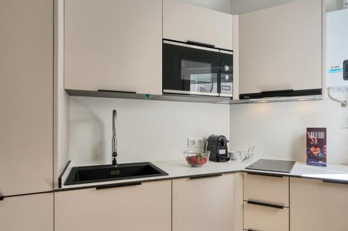 SUNN Apartments Amador de los Ríos, by Homing U