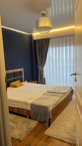 a bedroom with a large bed and a window at ZBI Apartament in Oradea