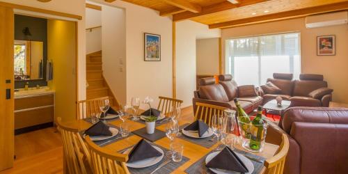 Cascade Chalet by Morino