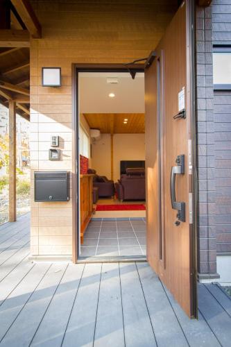 Cascade Chalet by Morino