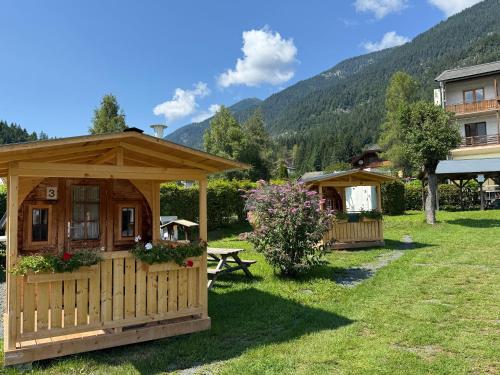 a gazebo in a yard with a house at EuroParcs Hermagor - Nassfeld in Hermagor