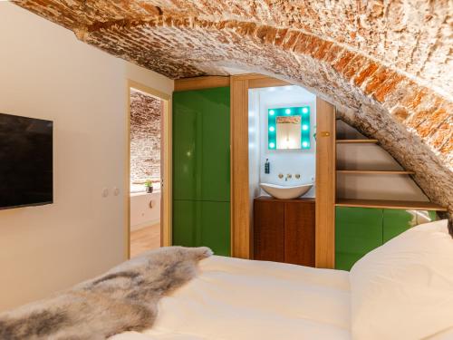 a bedroom with a large bed with a sink at Wilsons in Utrecht