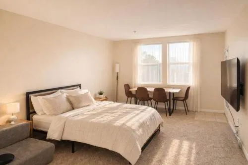 Luxury 1BR & 2BR Near Venice Beach MDR Retreat with Pool & Spa photo 14