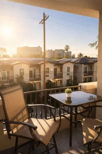 Luxury 1BR & 2BR Near Venice Beach MDR Retreat with Pool & Spa photo 12