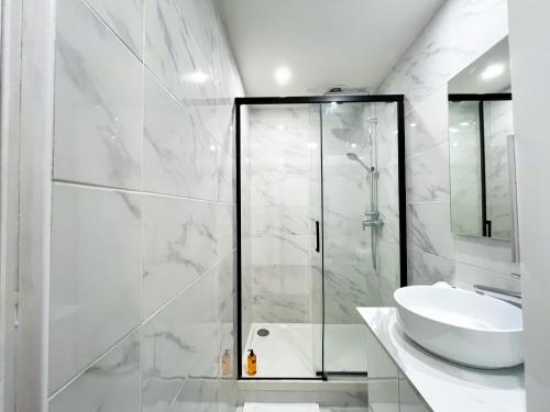 Urban Flat 18 - Charming 2BDR Parisian Home