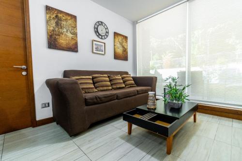 a living room with a couch and a table at Departamento full equipado Pucón - Casa Ayun in Pucón