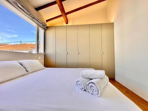 Penthouse with Terrace & Finca Roja Views