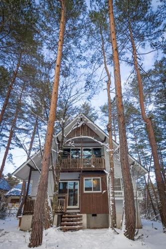 Larch Peak Chalet by Morino