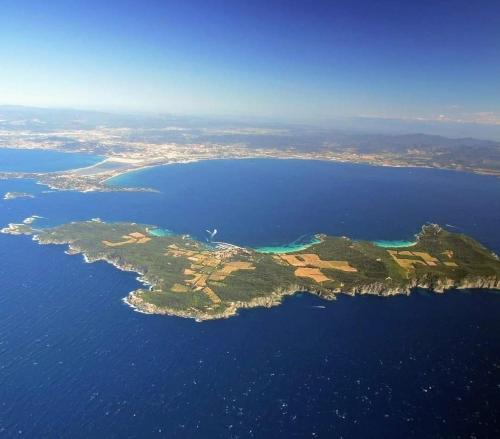 an island in the middle of a body of water at HOTEL JARDINS DE PORQUEROLLES in Porquerolles