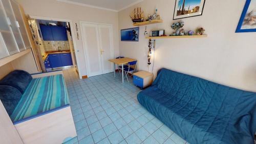 42OB - Beau studio avec immense terrasse et garage privé