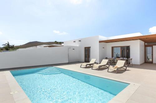 Villa Los Altos Alene 10B by Escape Home