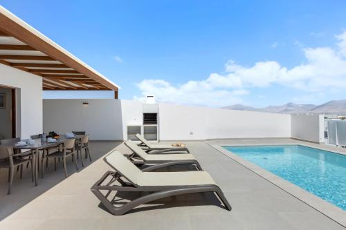 Villa Los Altos Alene 10B by Escape Home