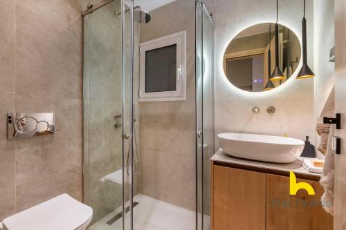 Stylish Budget Stay in Kypseli Balcony & AC