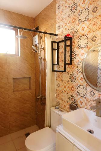 a bathroom with a shower and a toilet and a sink at Balay Buenavista in Magdalena