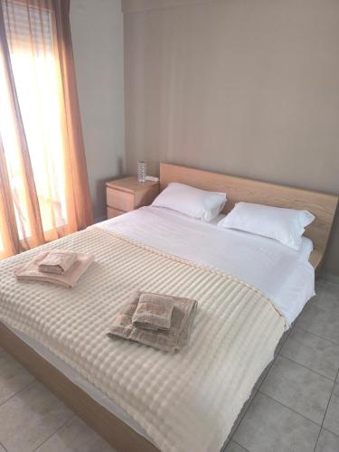 PEREA Luxury aprt with balcony and Free Save Parking with Remote Control