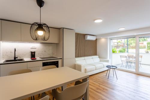 Greg's House Apartments