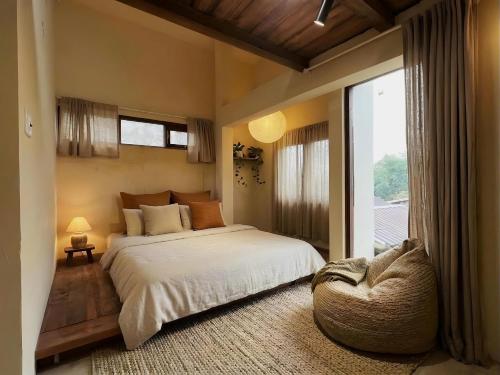 a bedroom with a bed and a large window at Sum Homestay Hue - Gần cầu Nguyễn Hoàng in Hue