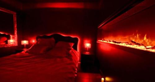 Suite Romantique - Jacuzzi - Love Room photo 14
