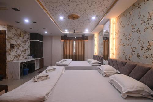 a row of beds in a hospital room at D. K. INTERNATIONAL HOTEL PVT. LTD in Calcutta Bara Bazar