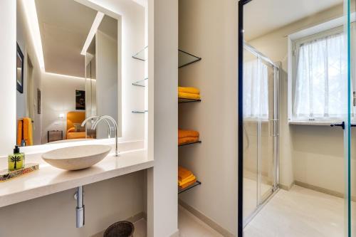 Borghese Flat in Luxury Villa with Garden
