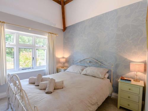 a bedroom with a bed with a blue wall at 1 Bed in Dorchester oc-dc026 in Broadmayne