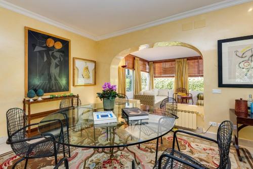 Borghese Flat in Luxury Villa with Garden