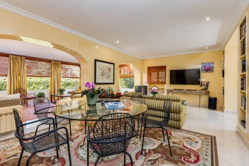 Borghese Flat in Luxury Villa with Garden
