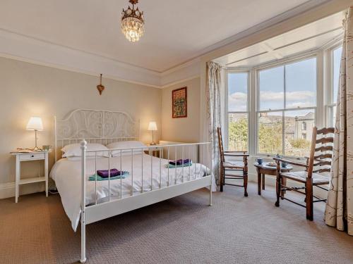 a bedroom with a bed and a desk and a chair at 6 Bed in Dolgellau oc-91711 in Dolgellau