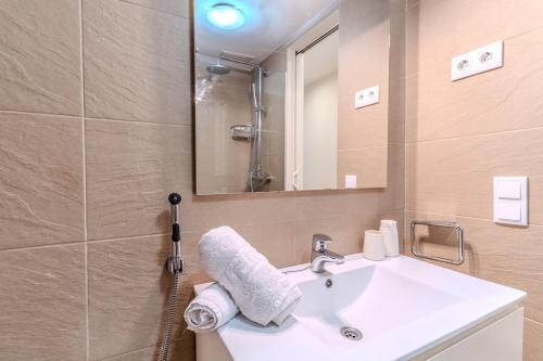 Cómodo y familiar · Cocina completa + Wifi (Nido)