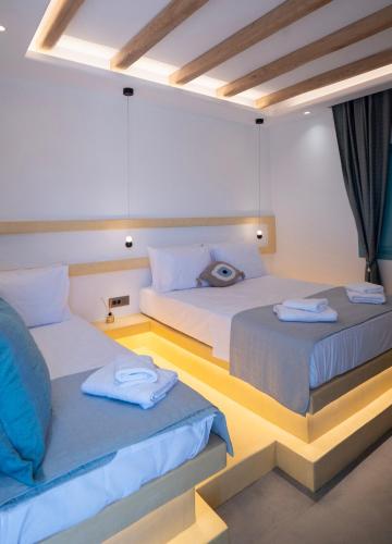 two beds in a room with two bedsskirts at Casa Elezi in Koufonisia
