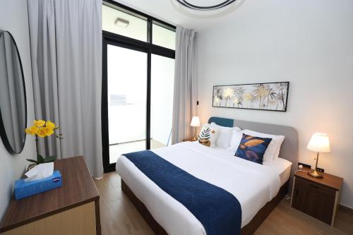 a bedroom with a large bed and a large window at Maryah Island Luxe 1 Bed Junior by Central Stay in Abu Dhabi