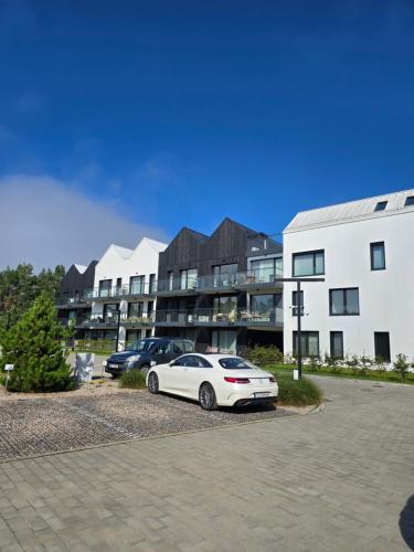 Apartament w lesie nad morzem i jeziorem Porto Łeba z ogródkiem