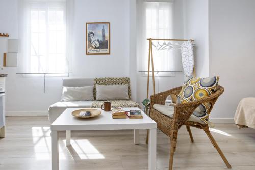 -MalagaSunApts-Estudio Mezquitilla center 2nd floor